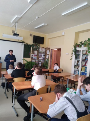 Занятие с классом ДЮП в школе №7 с. Овсянка.